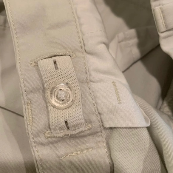 Vineyard Vines 12 light khaki shorts - Picture 3 of 5